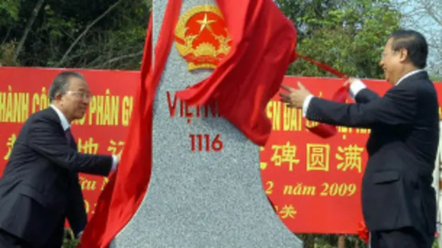 Lãnh đạo Trung - Việt trong lễ ra mắt cột mốc biên giới ở Lạng Sơn hôm 23/2/2009