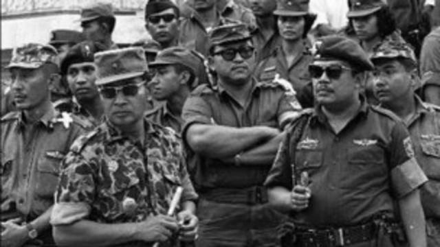 1998年，印尼持续发生抗议示威，引发暴力