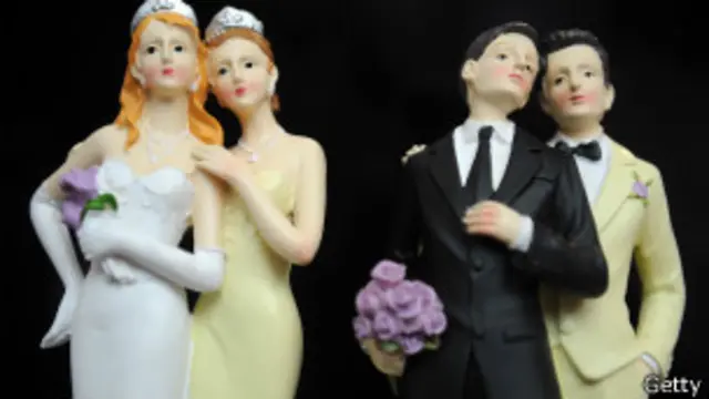 Gay miniature, Reuters