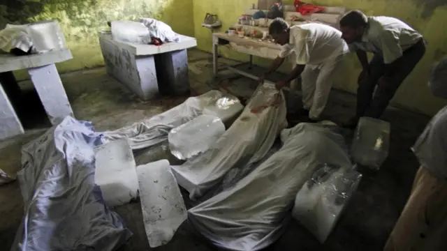 پولیس ذرائع کا کہنا ہے کہ سامبا ضلع میں فوجی کیمپ کے اندر دو حملہ آوروں کو ہلاک کر دیاگیا ہے 