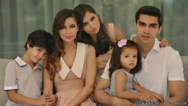 لاله با همسر و سه فرزندش