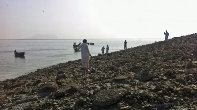 ان جزائر کی زندگی کے بارے میں بتاتے ہوئے ڈاکٹر اے آر تبریز نے بتایا کہ 1999 اور 2010 کو معرضِ وجود میں آنے والے جزیرے چار سے چھ ماہ کے عرصے میں غائب ہو گئے تھے کیونکہ یہ جزائر دباؤ کے نتیجے میں اوپر آتے ہیں اور وقت کے ساتھ ساتھ دباؤ میں جب کمی آتی ہے اور جزیروں پر موجود مواد نیچے کی جانب سرکنا شروع ہو جاتا ہے