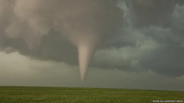 O americano Roger Hill percorreu milharesbest 65 apostaquilômetrosbest 65 apostabuscabest 65 apostafenômenos climáticos extremos nos Estados Unidos.