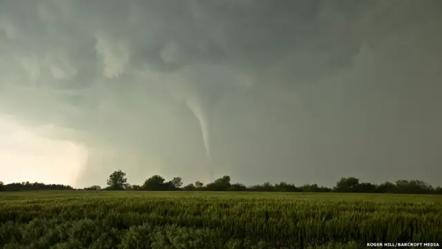 O americano Roger Hill percorreu milharesbest 65 apostaquilômetrosbest 65 apostabuscabest 65 apostafenômenos climáticos extremos nos Estados Unidos.
