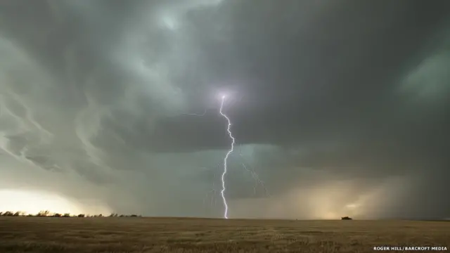 O americano Roger Hill percorreu milharesbest 65 apostaquilômetrosbest 65 apostabuscabest 65 apostafenômenos climáticos extremos nos Estados Unidos.