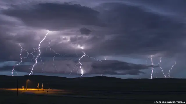 O americano Roger Hill percorreu milharesbest 65 apostaquilômetrosbest 65 apostabuscabest 65 apostafenômenos climáticos extremos nos Estados Unidos.