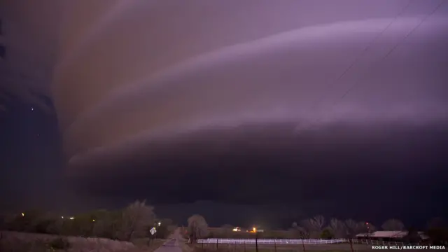 O americano Roger Hill percorreu milharesbest 65 apostaquilômetrosbest 65 apostabuscabest 65 apostafenômenos climáticos extremos nos Estados Unidos.