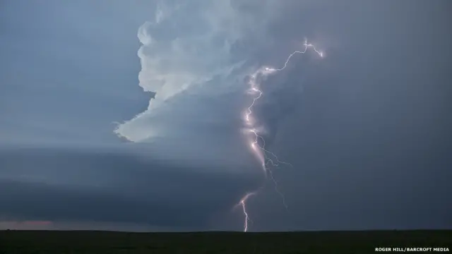 O americano Roger Hill percorreu milharesbest 65 apostaquilômetrosbest 65 apostabuscabest 65 apostafenômenos climáticos extremos nos Estados Unidos.