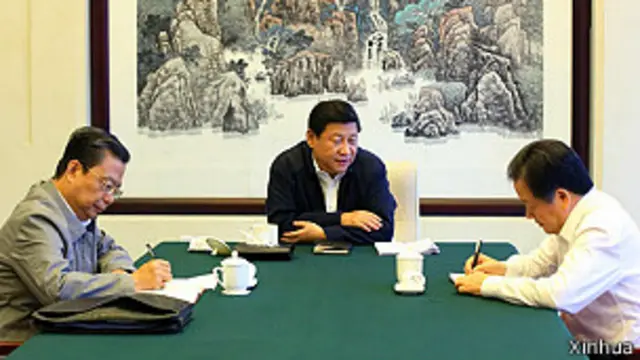 习近平坐镇监督，要让官员们“照镜子、正衣冠、洗洗澡、治治病”。