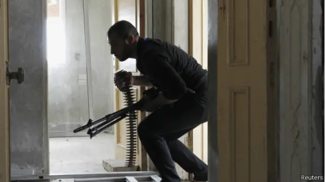 قتل أكثر من 100 ألف شخص في الصراع السوري الذي بدأ قبل حوالي 30 شهرا