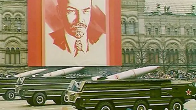 Desfile con misiles soviéticos en Moscú en 1989