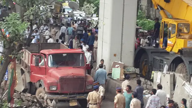 मुंबई में गिरी इमारत