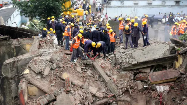 मुंबई में गिरी इमारत