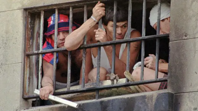 Восстание в "Вилле Девото" (1996)