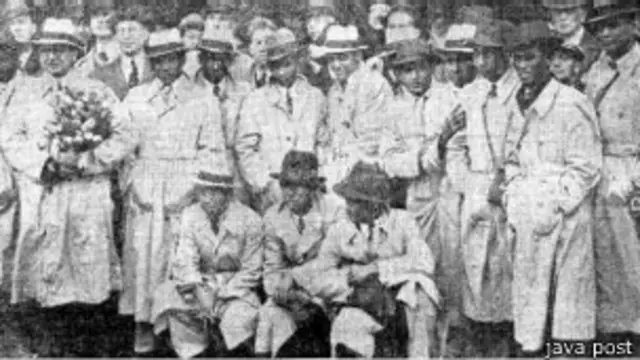 Pemain Hindia Belanda saat tiba di Stasiun Den Haag, Belanda, setelah tiba dari Genoa, Italia.