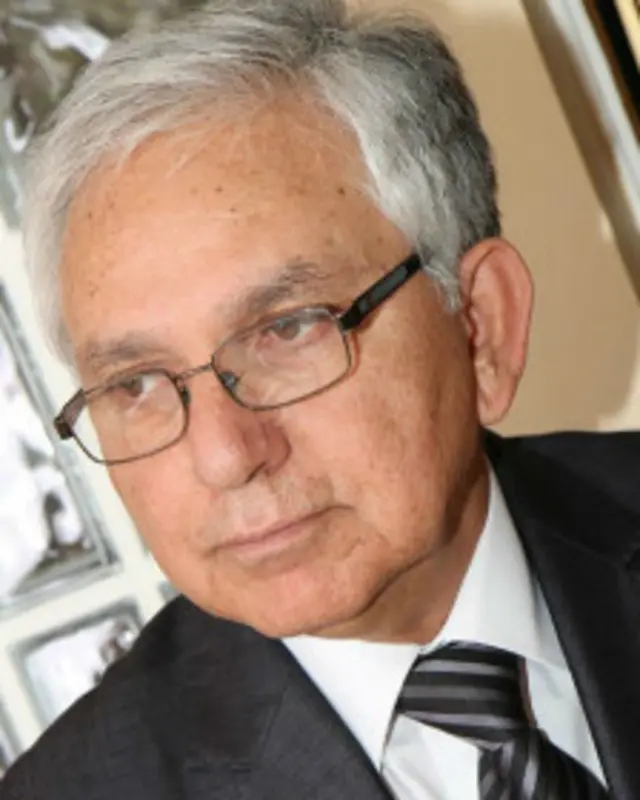 د دغه کتاب لیکوال ښاغلی فقیر محمد ودان دی، چې خپله مخکې د افغانستان د خلک دیموکراتیک ګوند له فعالانو څخه یو و، چې وروسته دغه ګوند د وطن ګوند په نوم فعالیت پیل وکړ.