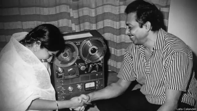 موسیقار مدن موہن کے ساتھ لتا منگیشکر کی یادگار تصویر