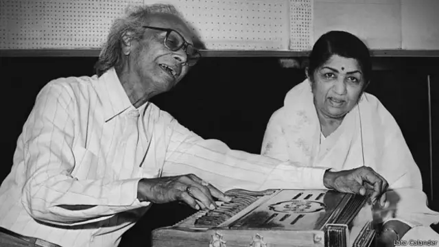 (संगीतकार नौशाद के साथ लता मंगेशकर)