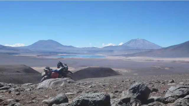 Moto adaptada a la altura en paraje chileno
