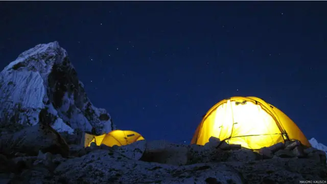 Campamento de altura en la cara sur del Mercedario, Argentina.