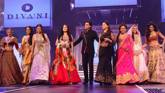 بالی وڈ کے آنجہانی فلمساز اور ہدایتکار یش چوپڑا کی سالگرہ کے موقع پر ممبئی میں منعقدہ فیشن شو میں یش راج فلمز کی اداکارائیں شریک ہوئیں۔