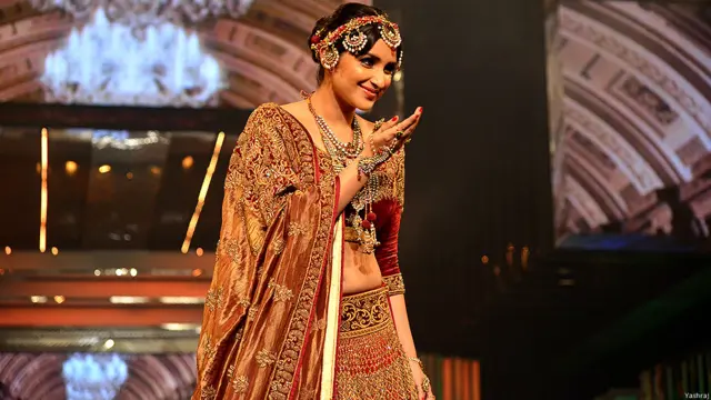 پرينیتی چوپڑہ جب ریمپ پر آئیں تو لگا مدھوبالا کی خوبصورتی ایک بار پھر متحرک ہو اٹھی ہو۔