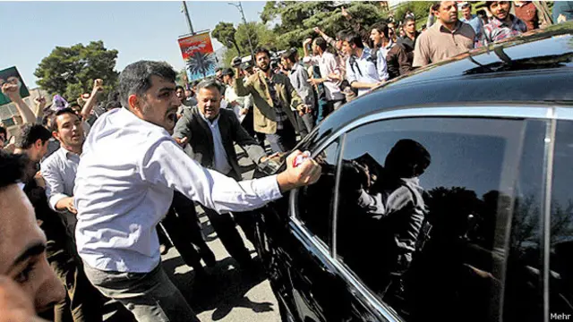 و مخالفی هم این چنین خشم خود را از گفت و گوی تلفنی آقای روحانی و باراک اوباما نشان می دهد