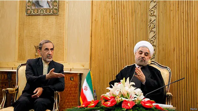 علی اکبر ولایتی، مشاور رهبر ایران در امور بین الملل از آقای روحانی استقبال کرد.