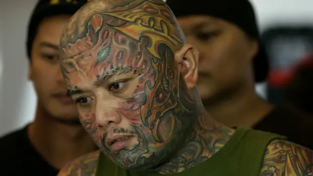 37 वर्षीय लुई लिंको ने अपने सारे शरीर पर टैटू बनवा रखे हैं. उन्होंने भी इस फेस्टिवल में हिस्सा लिया जिसका मनीला में इस साल 13वीं बार आयोजन किया गया. 