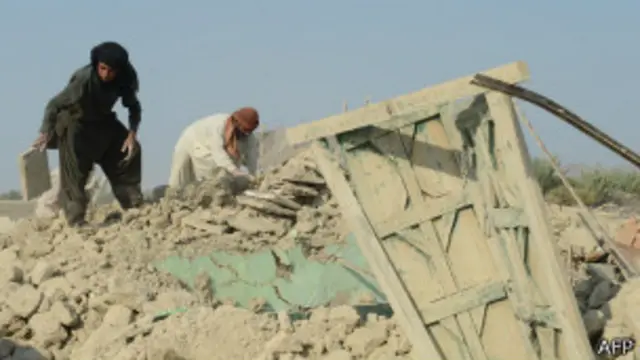 Разбор завалов после землетрясения в Пакистане