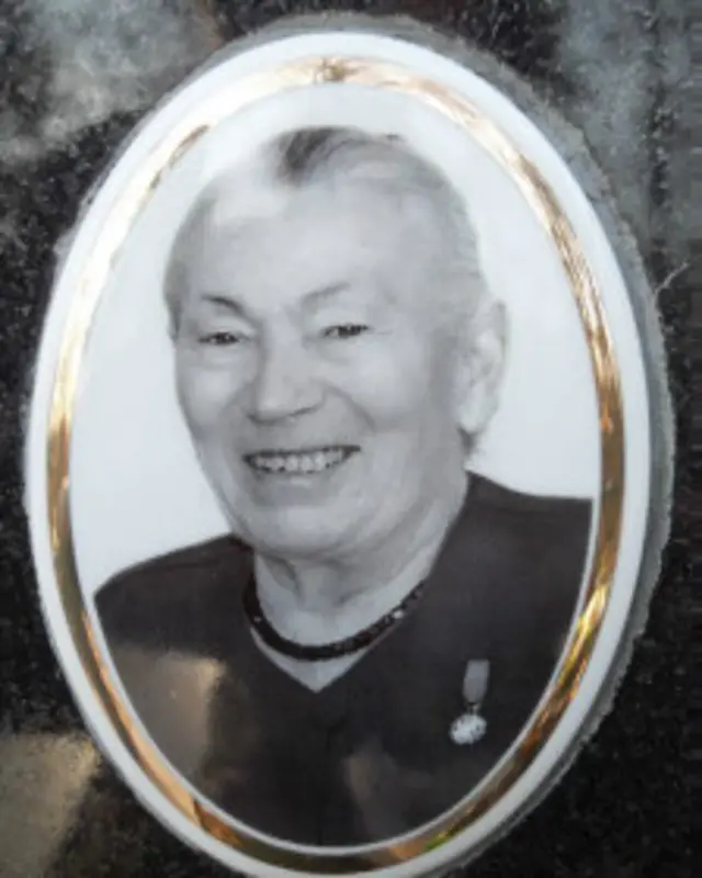 آنا والنتینوویچ (۱۹۲۹-۲۰۱۰)