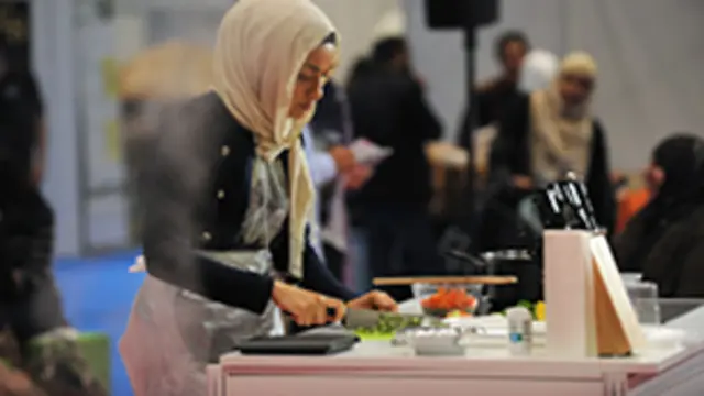 میلے میں کلاسز کا انعقاد بھی کیا جا رہا ہے تاکہ لوگ منفرد حلال کھانے تیار کرنا سیکھ سکیں