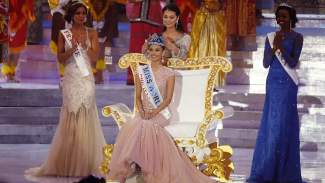Cô Young, 23 tuổi, sinh ra ở Mỹ và sang sống ở Philippines khi lên 10 tuổi.