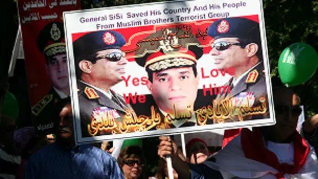 تحيط بالسيسي حالة من التقديس بعد الإطاحة بالرئيس مرسي العام الماضي