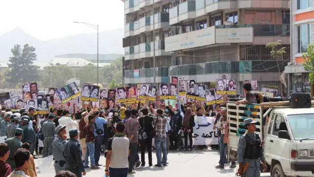 این راهپیمایی را حزب "همبستگی افغانستان" سازماندهی کرده بود. در این راهپیمایی زنان هم شرکت کردند.