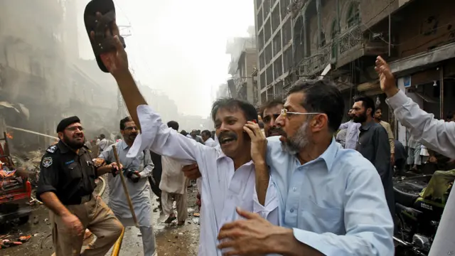 یاد رہے کہ پشاور میں گذشتہ سات دنوں میں یہ دہشت گردی کا تیسرا بڑا واقعہ ہے۔