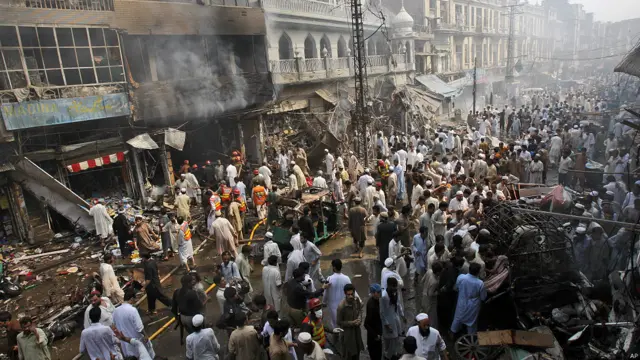 قصہ خوانی پشاور کا تاریخی بازار ہے جہاں اکثر اوقات بھیڑ بھاڑ رہتی ہے۔
