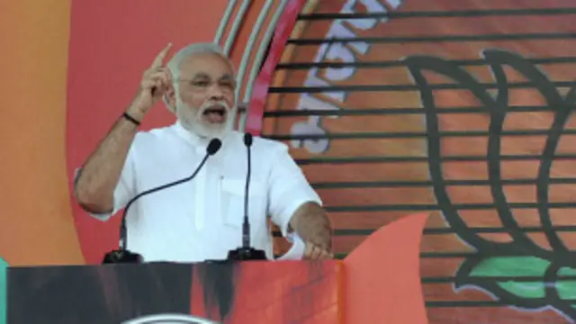 مودی نے اپنی تقریر میں من موہن سنگھ اور راہول گاندھی دونوں کی ہی خبر لے ڈالی