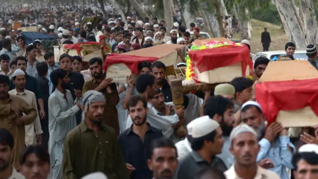 پولیس کے مطابق ہلاک ہونے والوں میں بچے اور خواتین بھی شامل ہیں