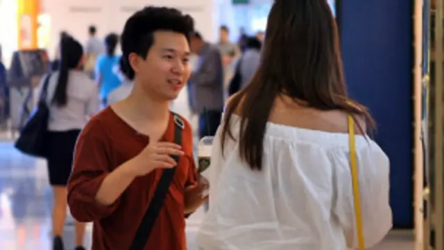 چین کے بیرونی دنیا سے روابط میں اضافے کے باعث وہاں کی ثقافت میں تبدیلی آئي ہے