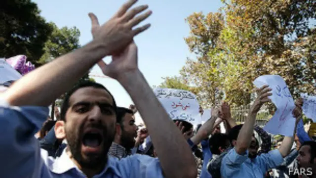 عکسی که خبرگزاری فارس منتشر کرد. برخی رسانه‌ها این شخص را محمدصادق شهبازی، هماهنگ‌کننده ستاد مردمی حیات طیبه معرفی کرده‌اند