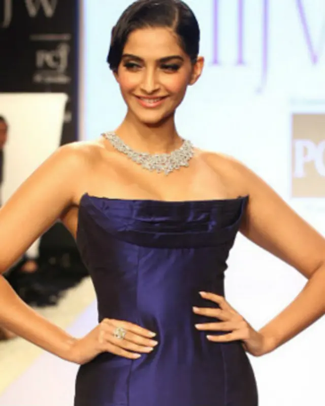 سونم خوبصورت کے ری میک میں ریکھا کا کردار نبھائیں گی