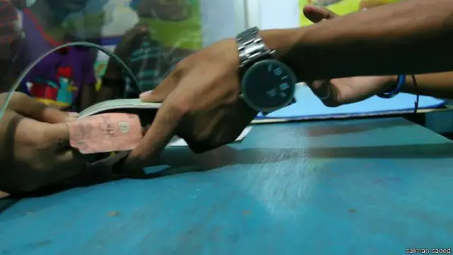 बांग्लादेश में 18 वर्ष के कम उम्र के बच्चों के लिए बैंक खाता खोलने की इजाजत नहीं है.