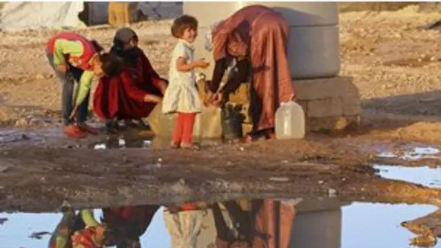 سوريه کې د کډوالو د ۱۳ بېړيو ۷۲۴ تنه يې مصري حکومت بنديان کړي