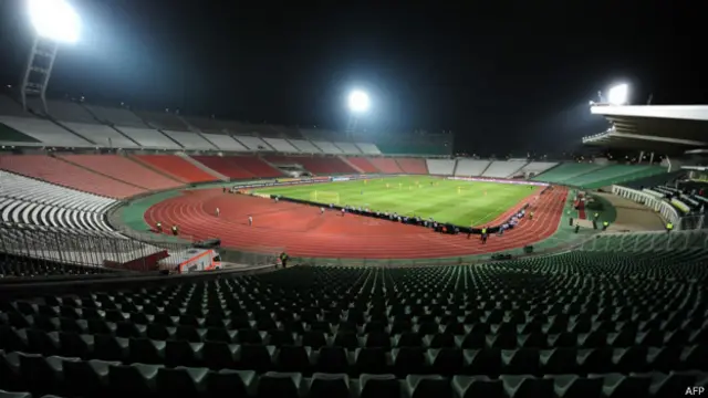 Порожній стадіон