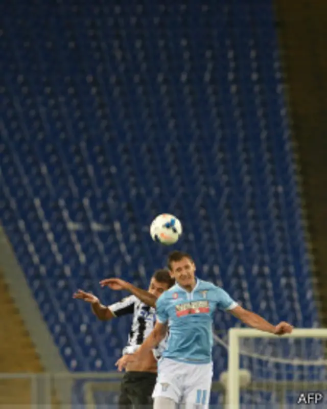 Порожній стадіон