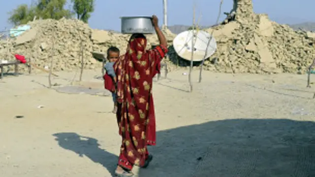 آواران میں ایک ایم بی بی ایس ڈاکٹر ہے جبکہ وہاں ایکسرے کا کوئی یونٹ تک نہیں۔ یہی حال آس پاس کے اضلاع کا ہے: ایک متاثر