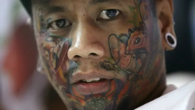 29 yaşındaki Filipin vatandaşı Joseph Manipula, festivalde yüzündeki dövmelerle ilgi topladı.