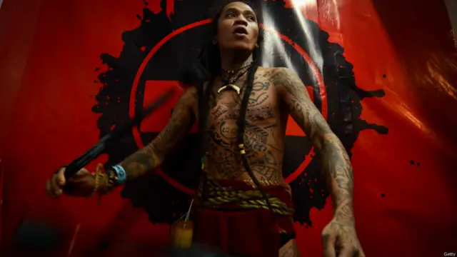 Asya ülkelerinden yüzlerce kişinin katıldığı festivalde savaşçı pozu veren bir dövme tutkunu.
