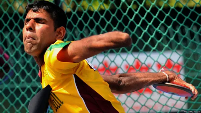 නමුත් මෙම කෘත්‍රිම අත් පා ඉක්මනින් කැඩී යන අතර උසස් තත්වයේ කෘත්‍රිම අත් පා මිලදී ගැනීමට රැකියා විරහිත සෙබළුනට හැකියාවක් නොමැති බව ආබාධිත සෙබළුන් ගේ සංවිධානය පවසයි.